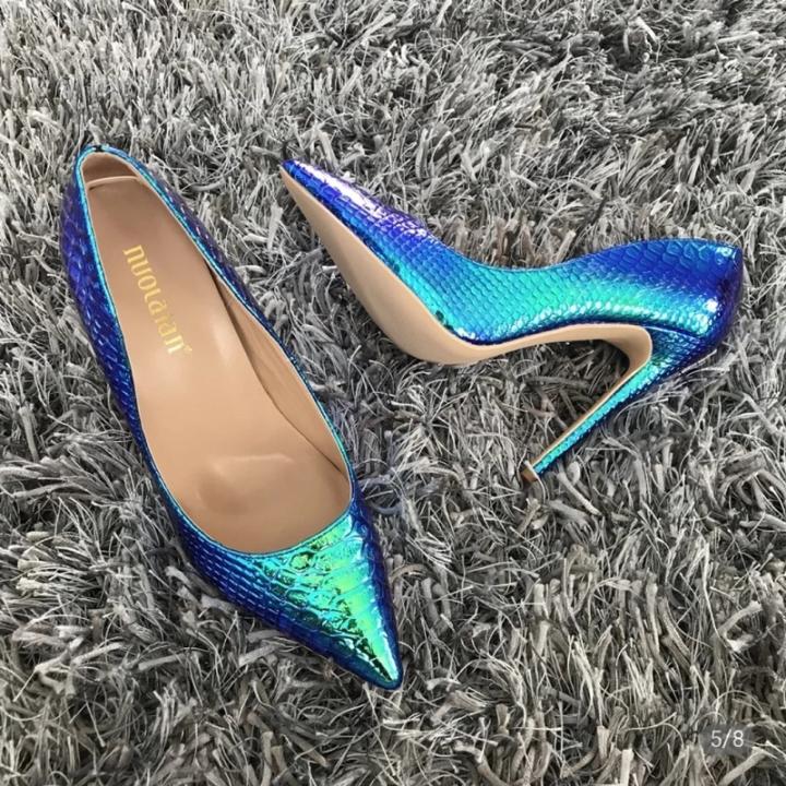 Absolute Must Aquamarine Snakeskin Pump