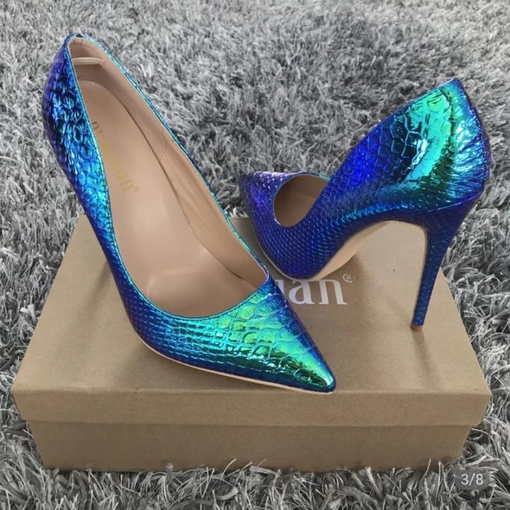 Absolute Must Aquamarine Snakeskin Pump